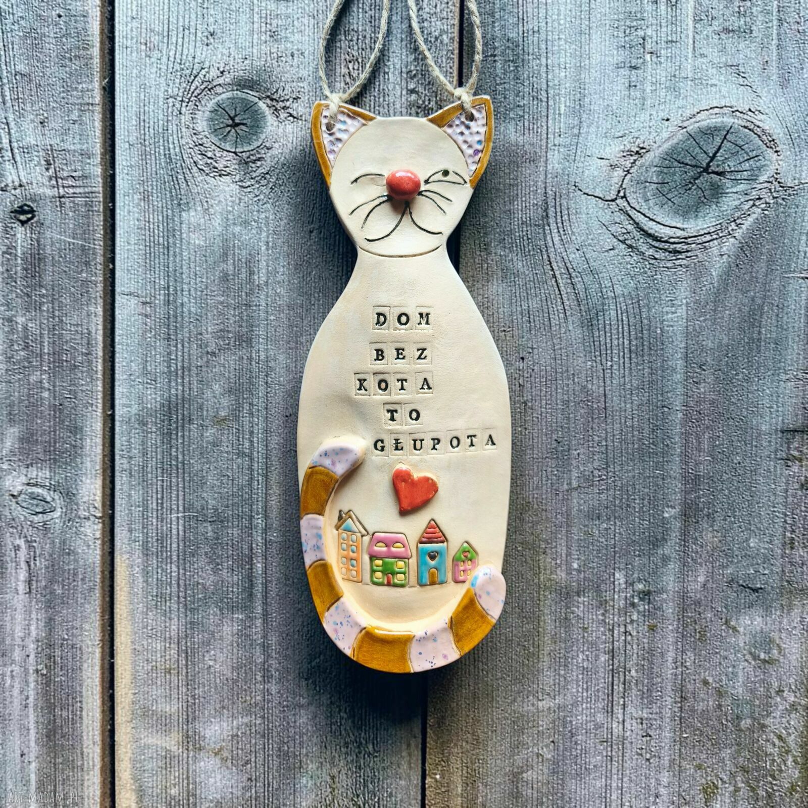 Ręcznie robiony kot ceramiczny do powieszenia na prezent