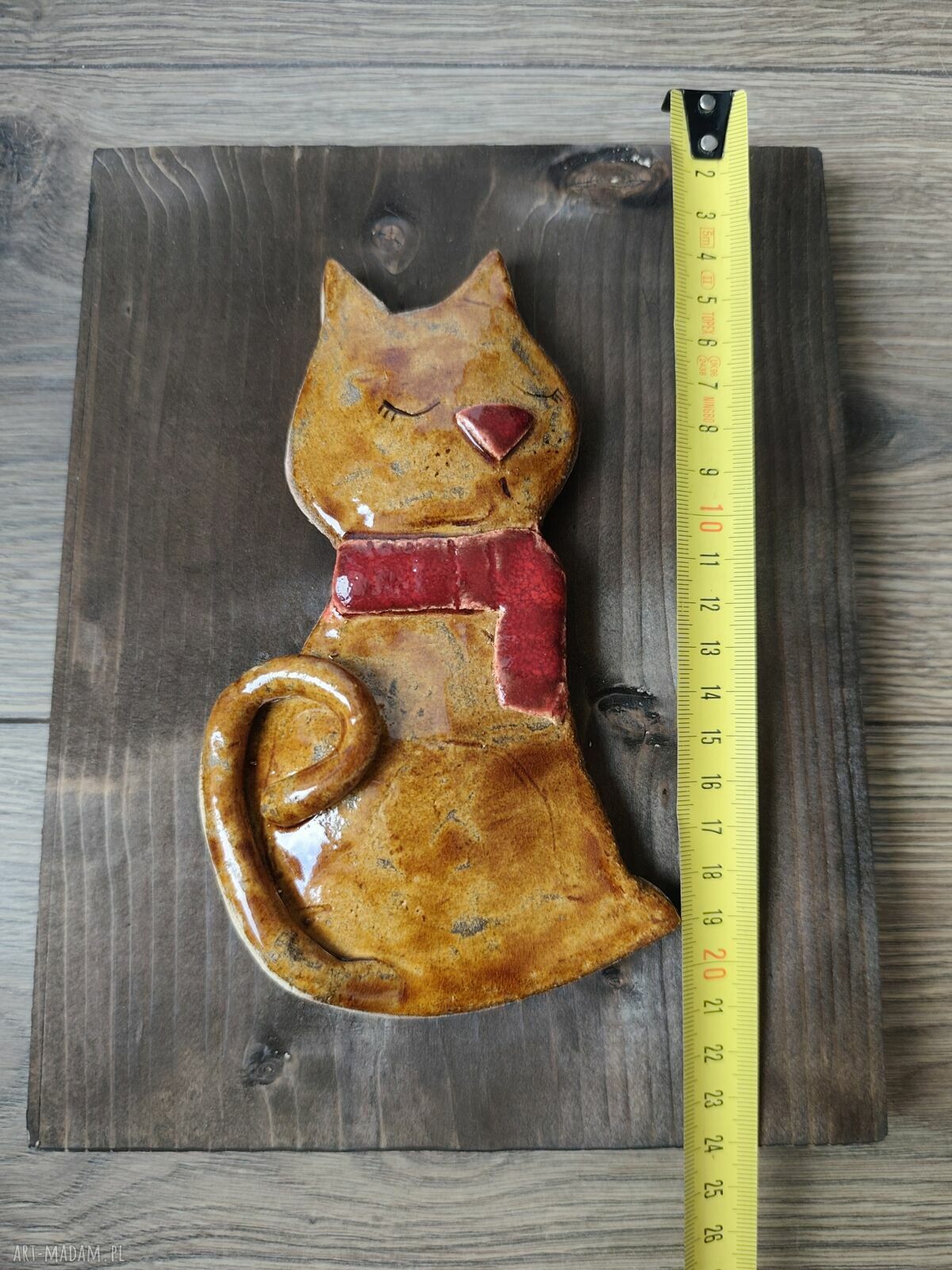 Kot ceramiczny na starej desce - dekoracja ścienna dla miłośniczek kotów