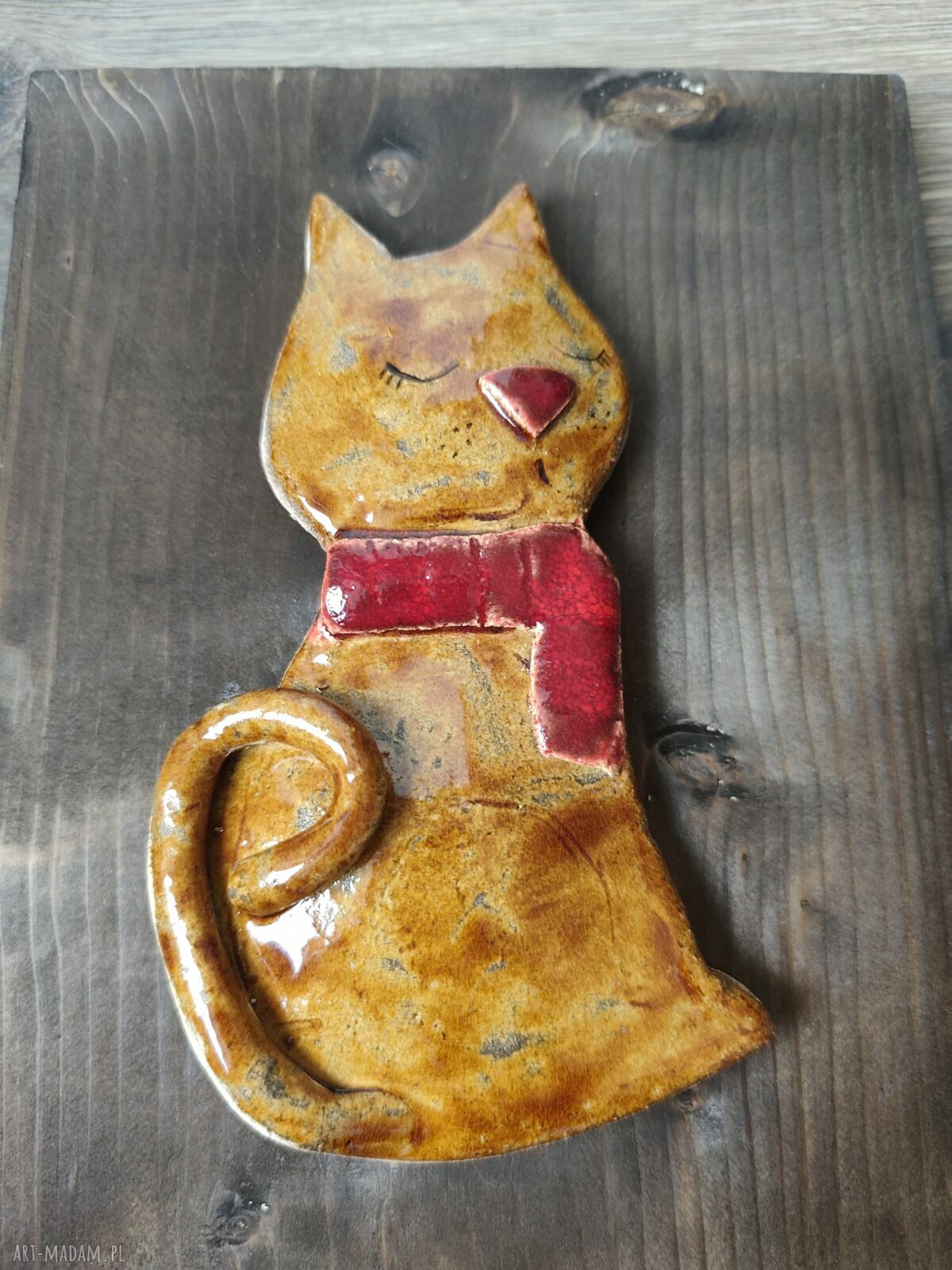 Kot ceramiczny na starej desce - dekoracja ścienna dla miłośniczek kotów