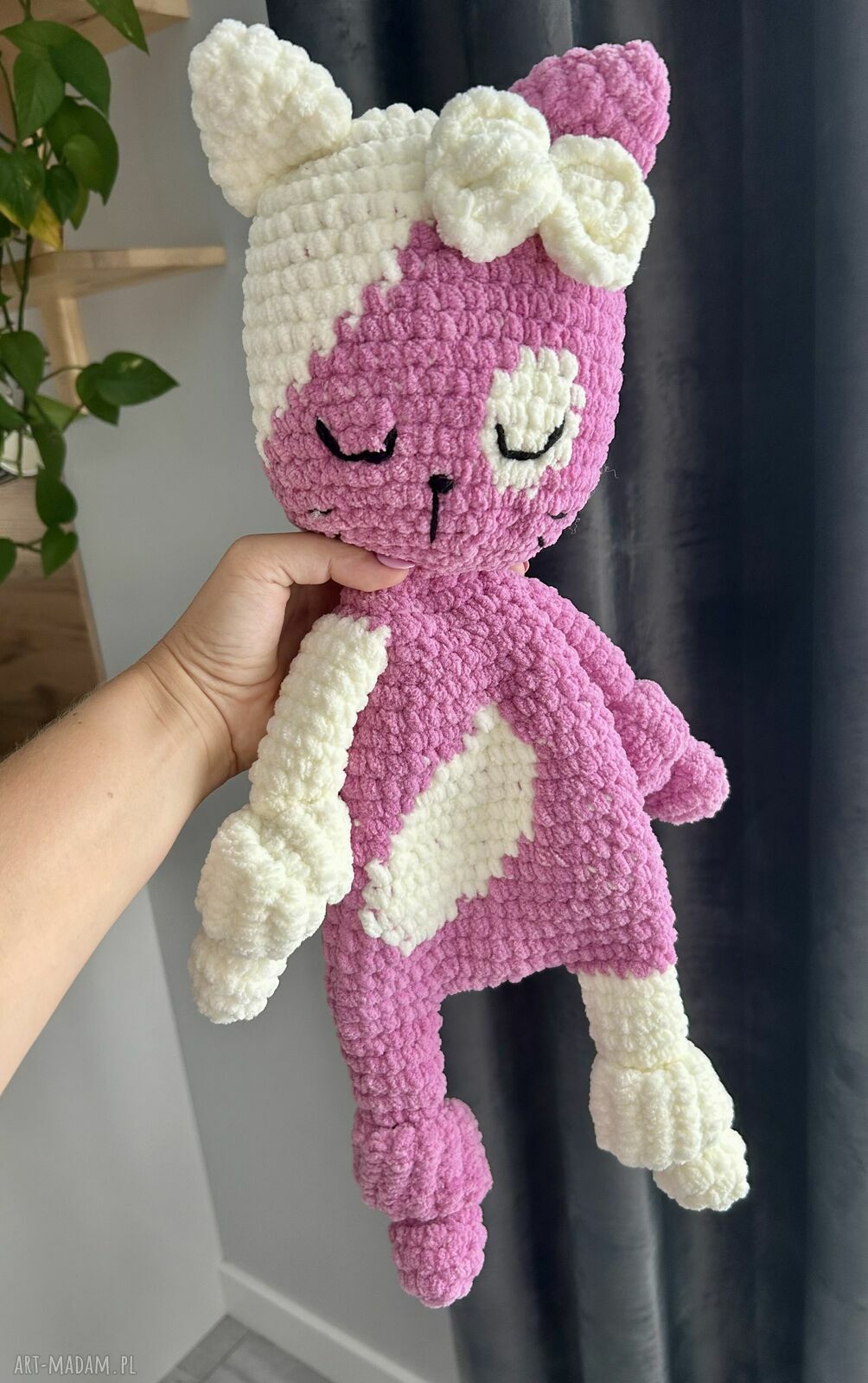 Kotek na szydełku - szydełkowa maskotka 50 cm w kolorze róż i ecru