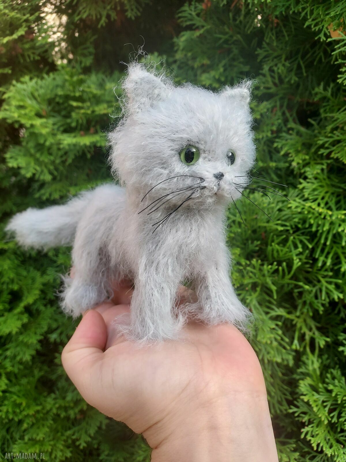 Szary kotek - ręcznie szydełkowana dekoracja handmade
