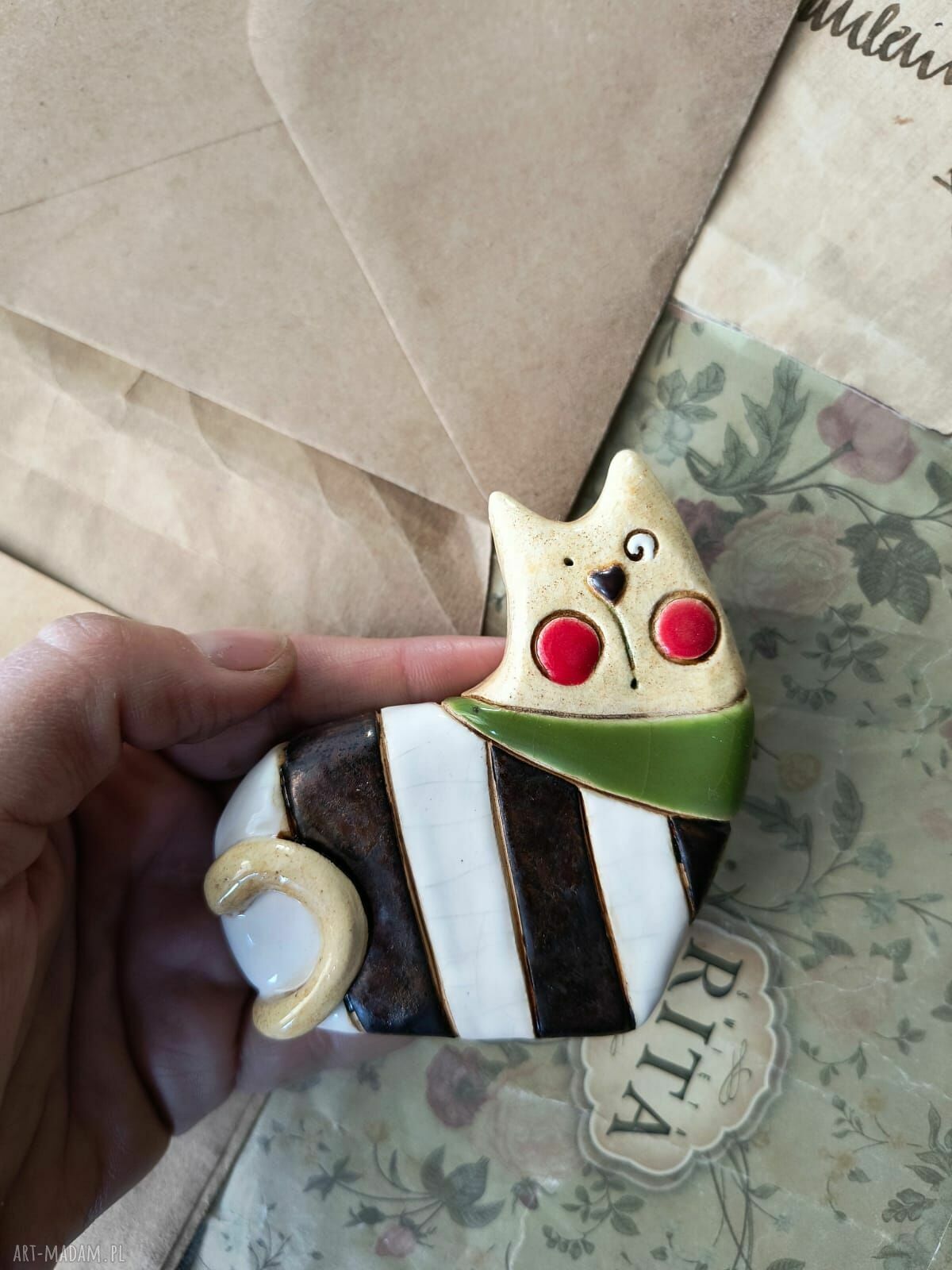 Kot w czarno-białe paski - figurka do postawienia z ceramiki handmade