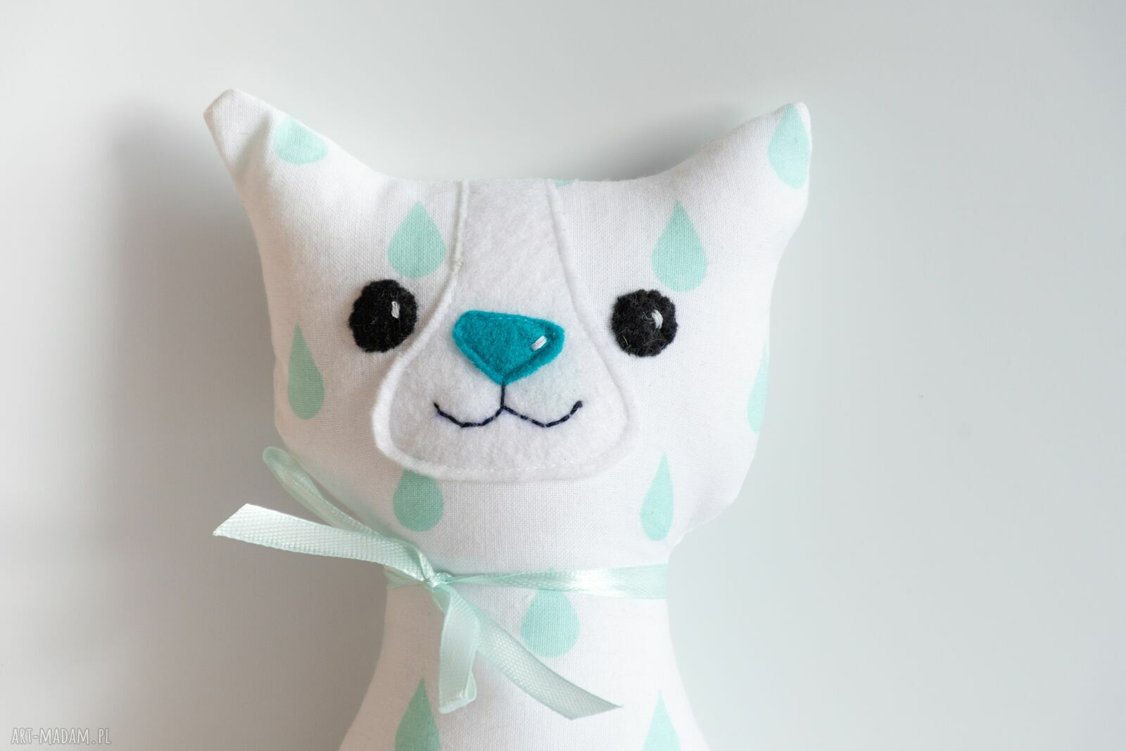 Kotek Torebkowy Turkusek 25 cm - ręcznie wyszywana maskotka