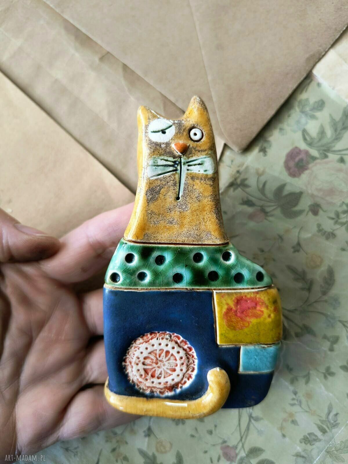 Kotek w granacie - figurka z ceramiki handmade