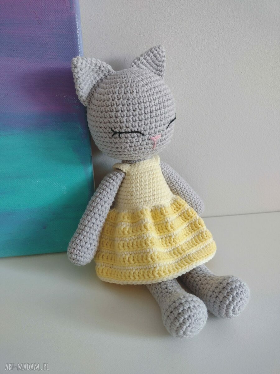 Szydełkowa maskotka handmade - kotek w sukience (ok. 27 cm)