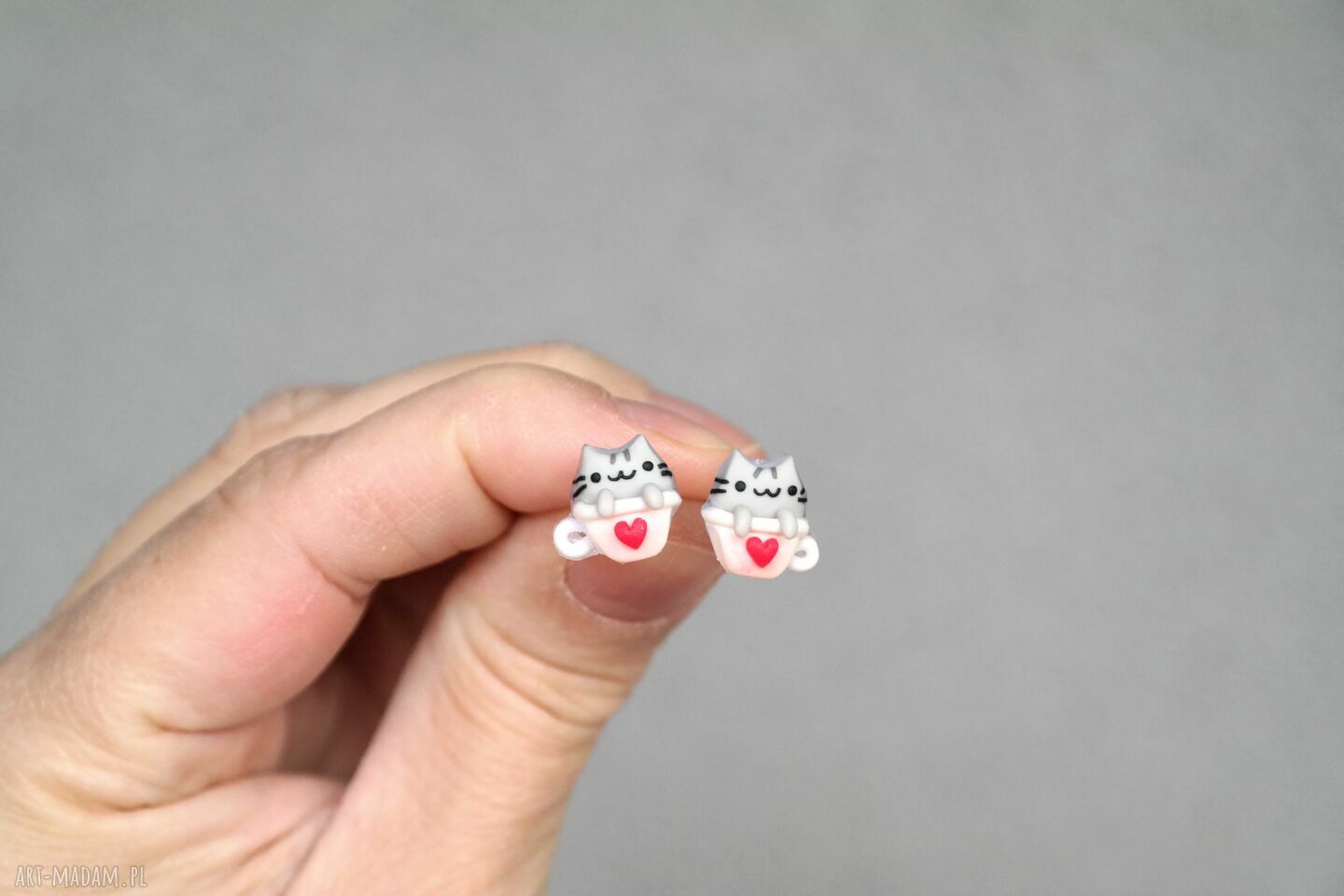 Kolczyki kotki Pusheen w kubeczkach - 1 cm, sztyfty ze stali chirurgicznej