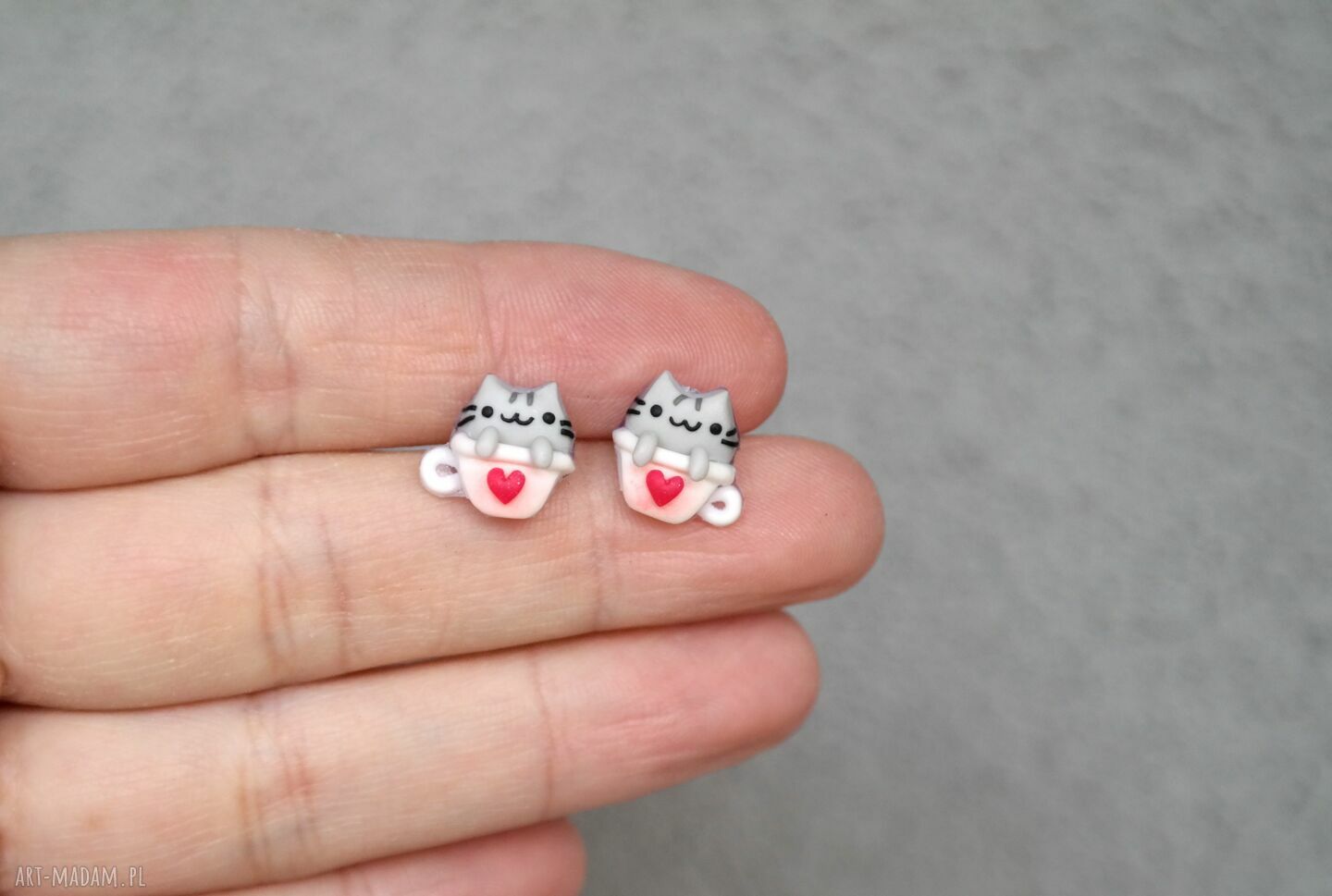 Kolczyki kotki Pusheen w kubeczkach - 1 cm, sztyfty ze stali chirurgicznej