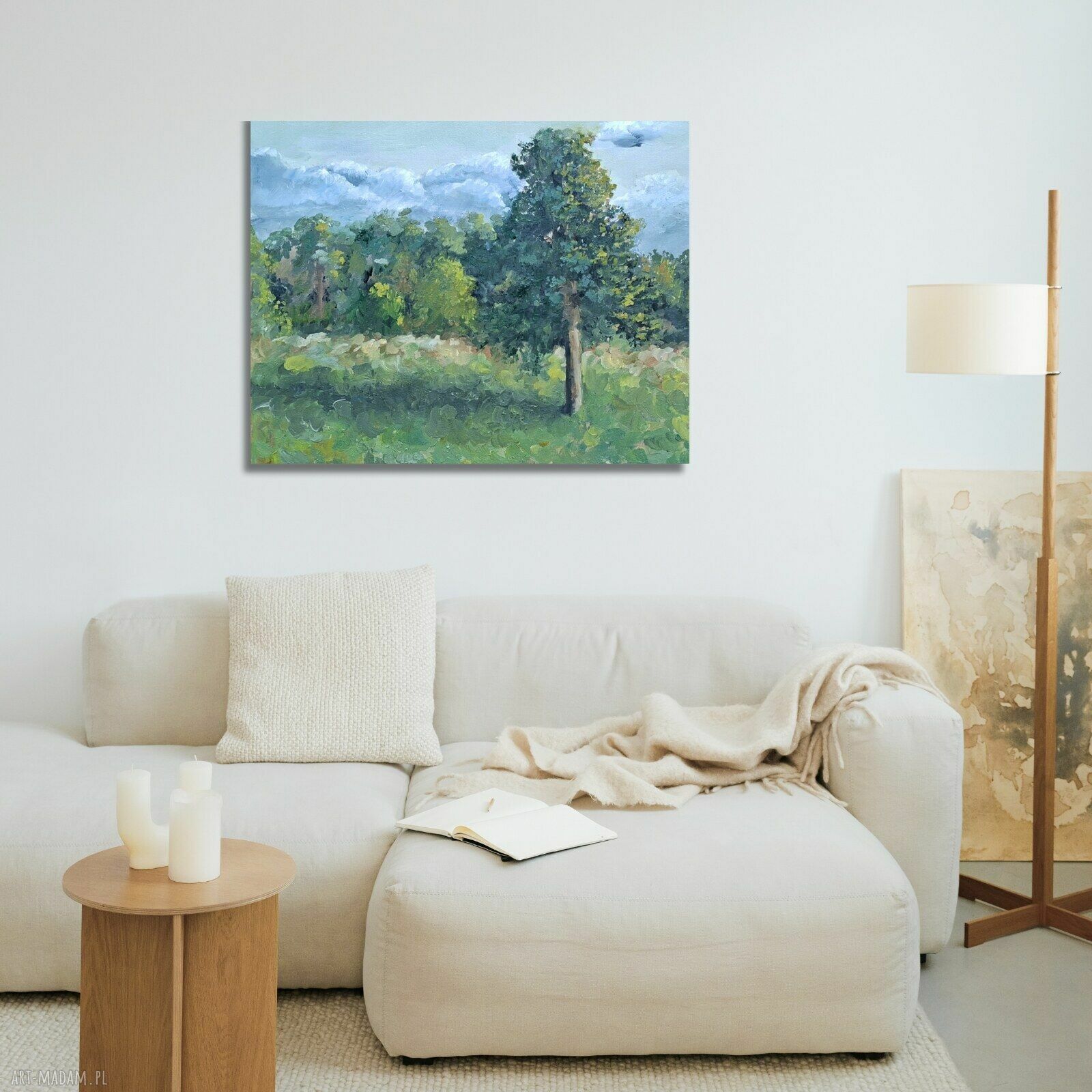 Obraz olejny „Na polach” pejzaż lasu z centralnym drzewem, zieleń i pochmurne niebo 50 x 40 cm