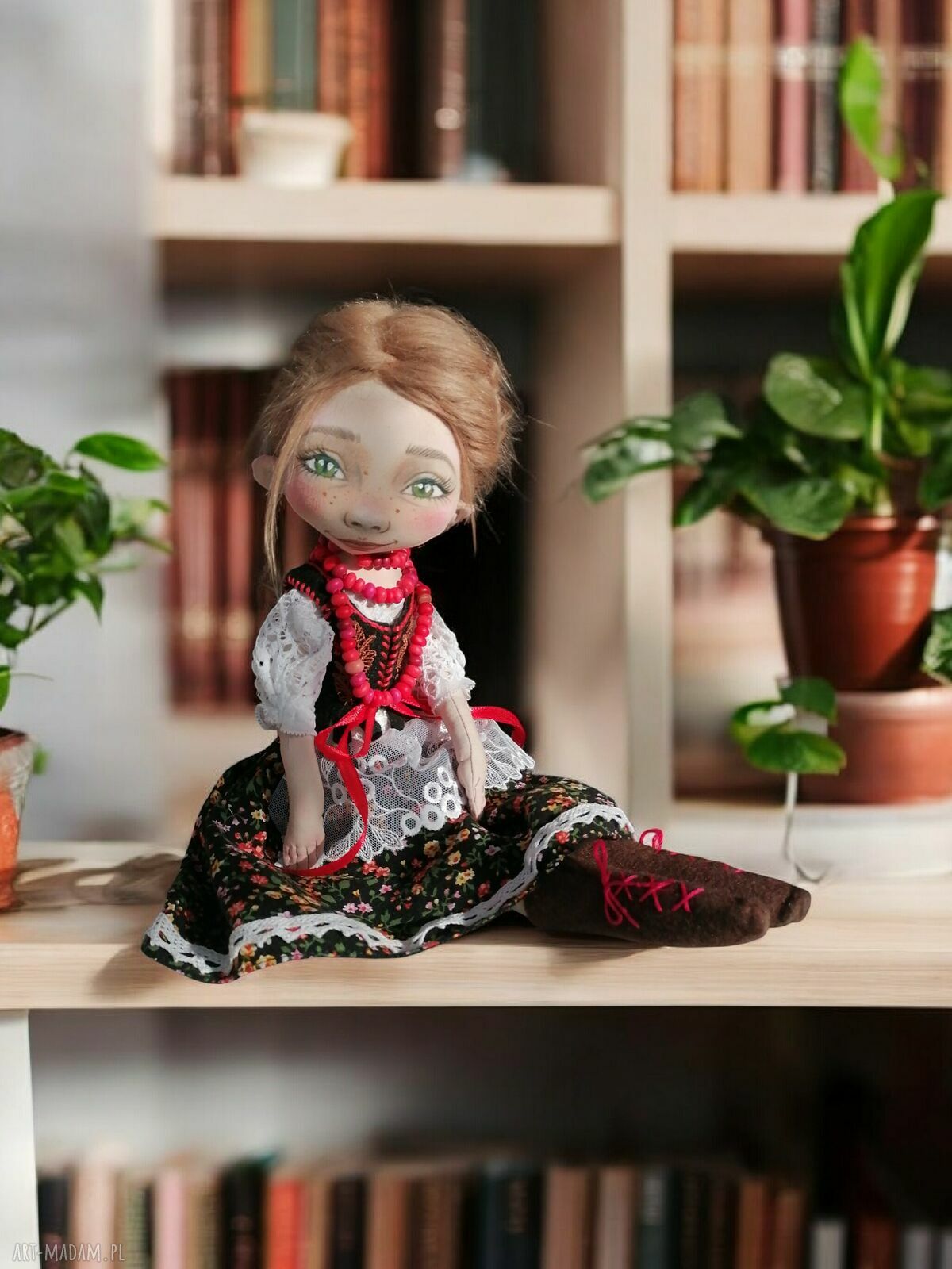 Krakowianka e-piet - artystyczna lalka kolekcjonerska z tkaniny
