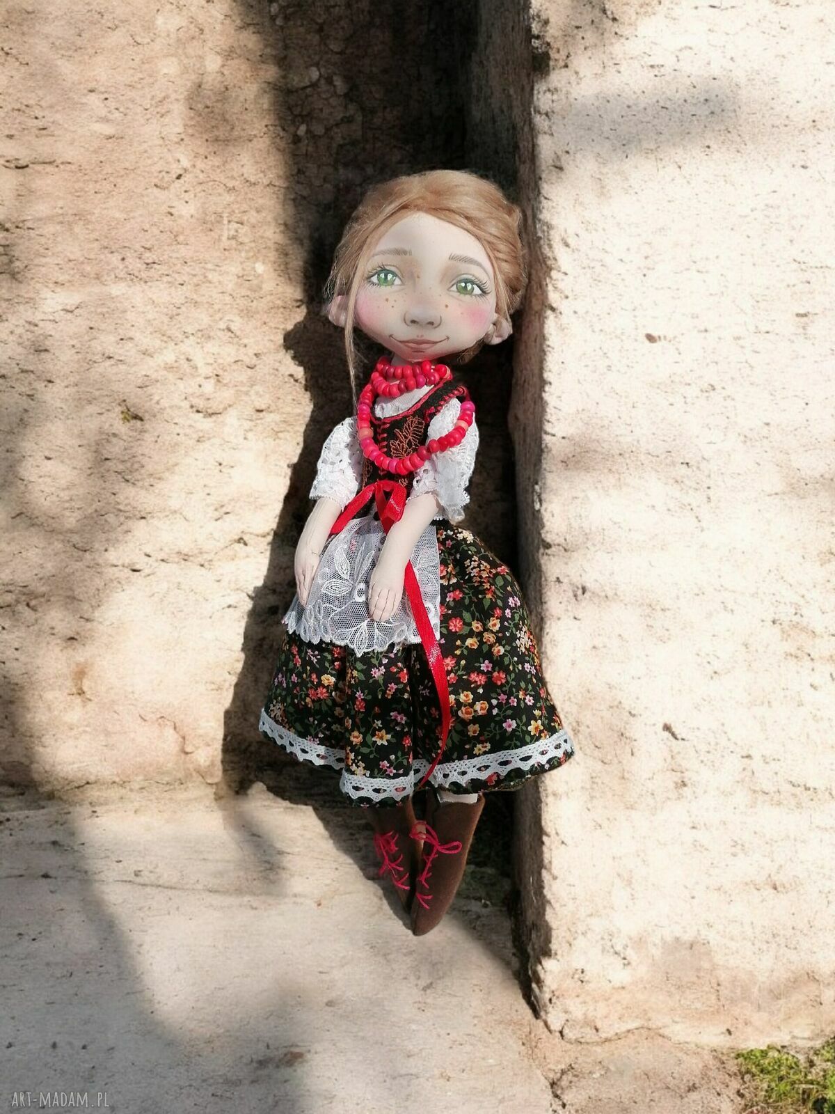 Krakowianka e-piet - artystyczna lalka kolekcjonerska z tkaniny