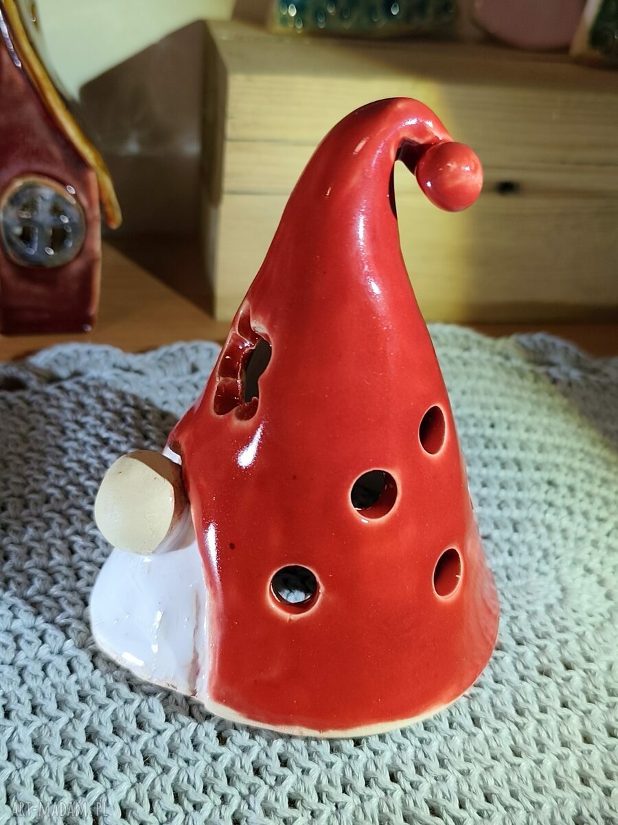 Krasnal ceramiczny lampion na Boże Narodzenie