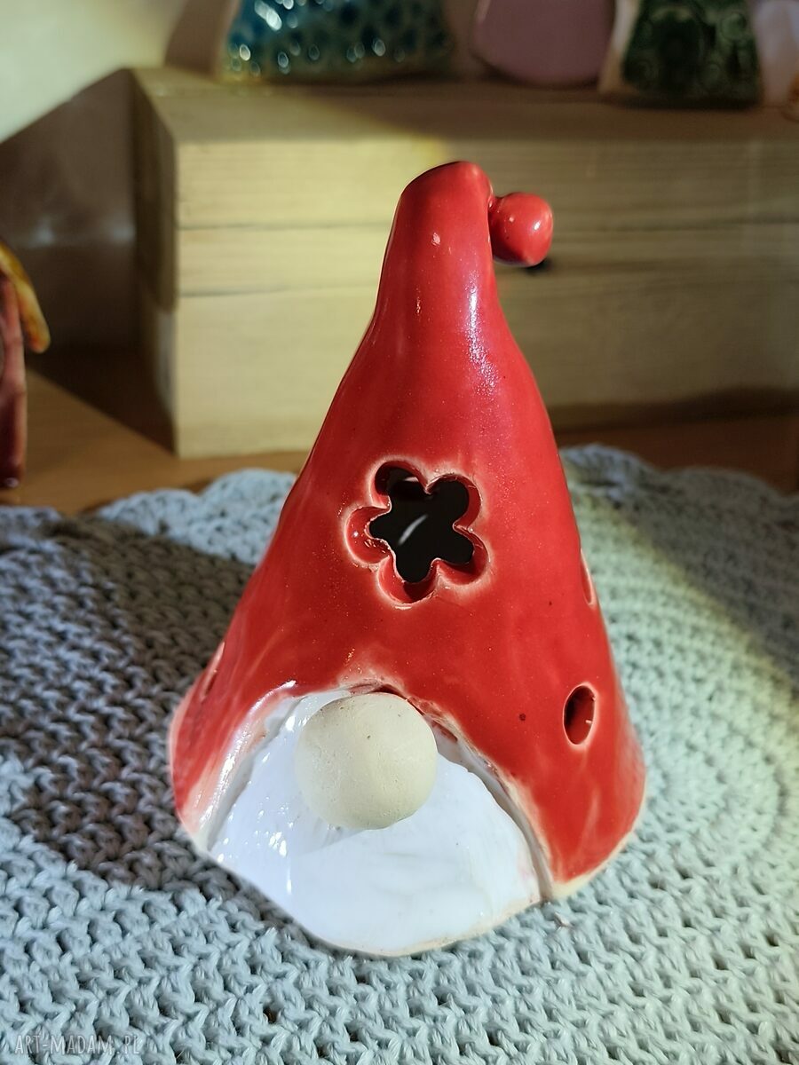 Krasnal ceramiczny lampion na Boże Narodzenie