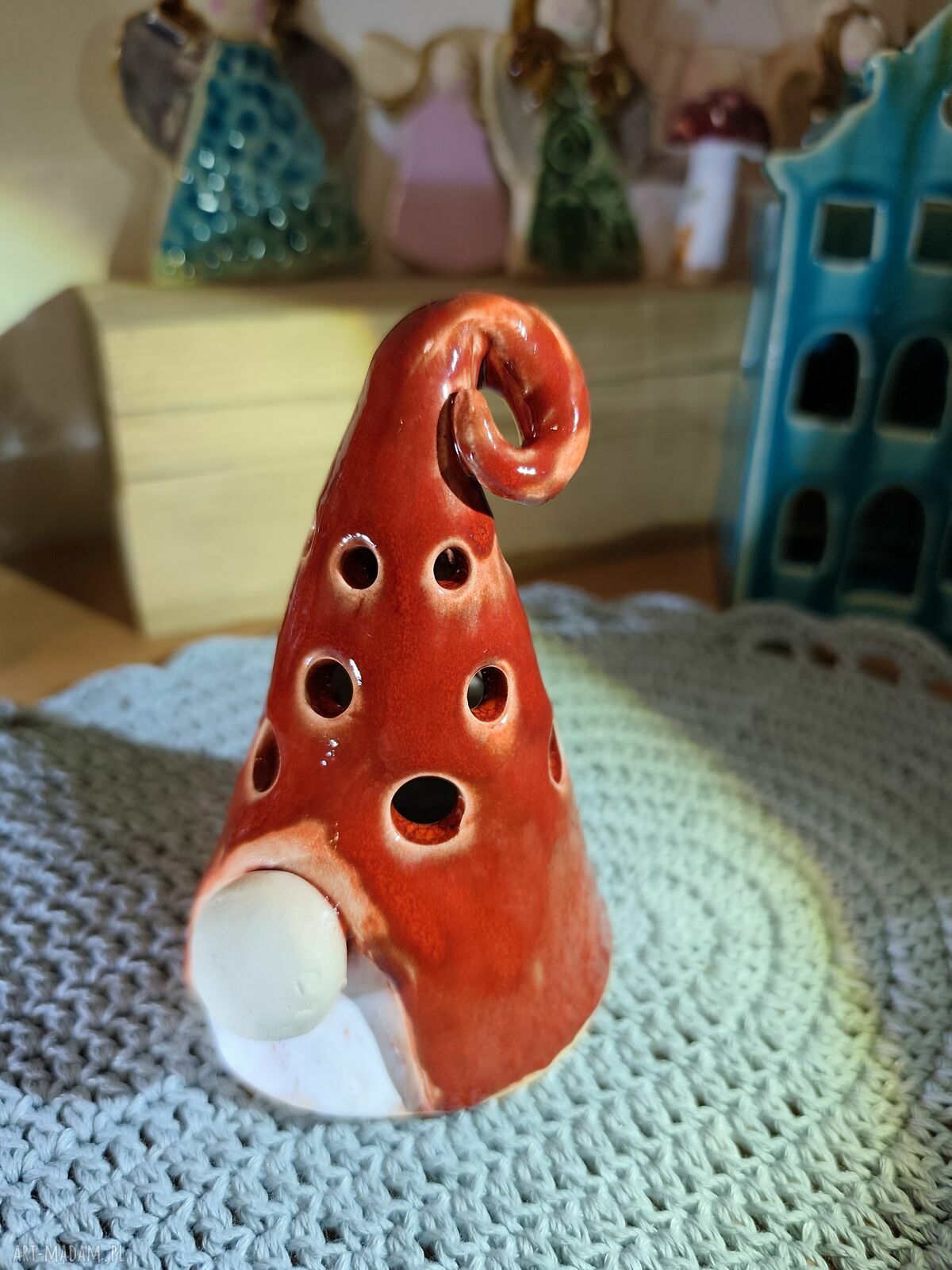 Krasnal ceramiczny lampion bożonarodzeniowy