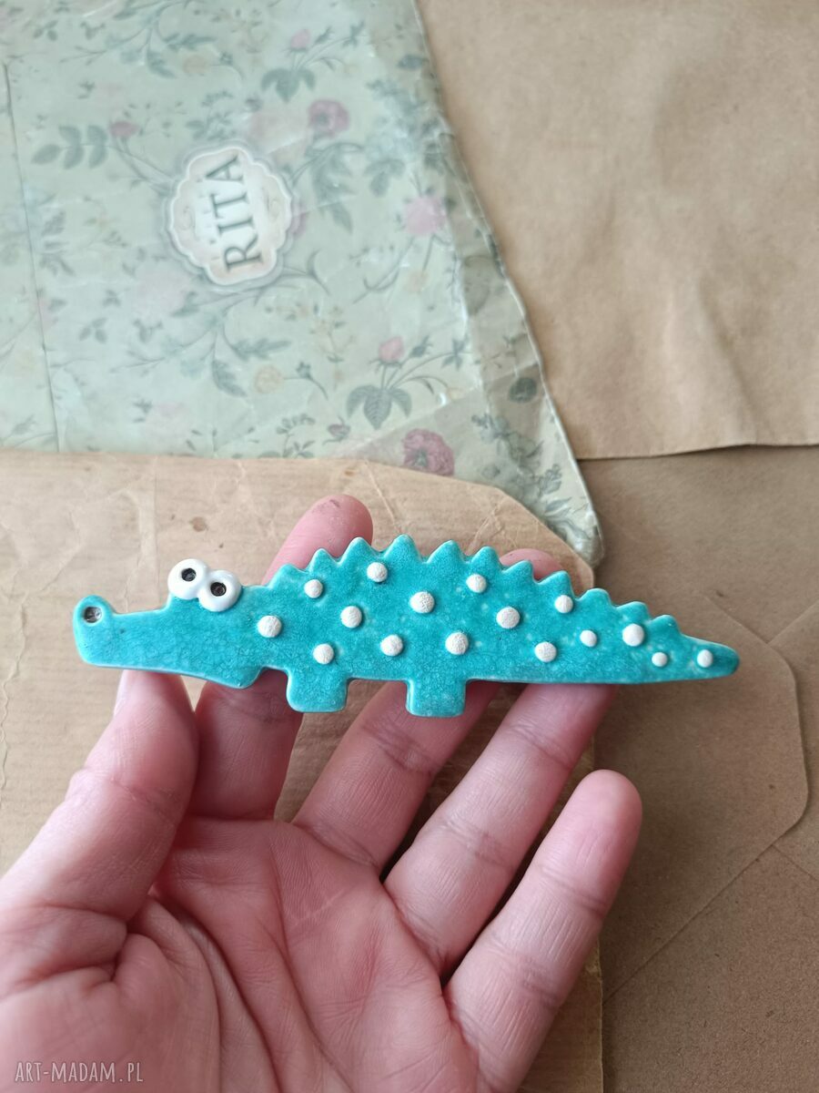 Krokodyl turkusowy w kropki - ceramiczny magnes handmade
