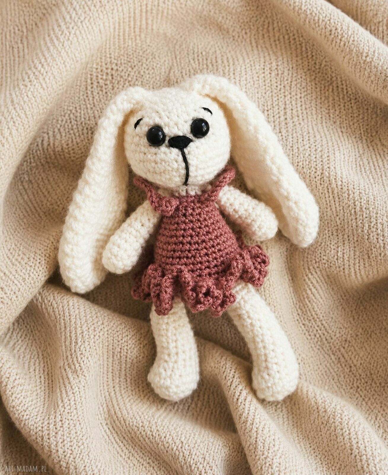 Króliczek amigurumi w różowej sukience - ręcznie szydełkowana maskotka ok. 15 cm