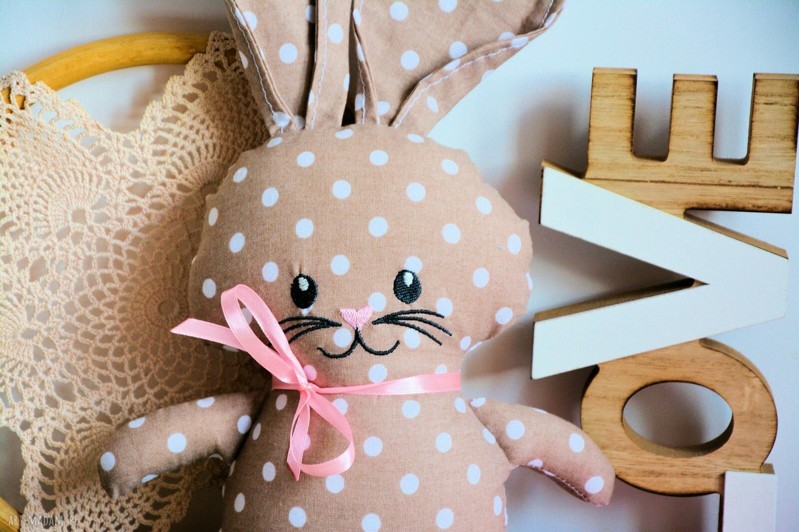 Króliczek do tulenia Karmelka - miękka maskotka handmade na bliskie przytulanie