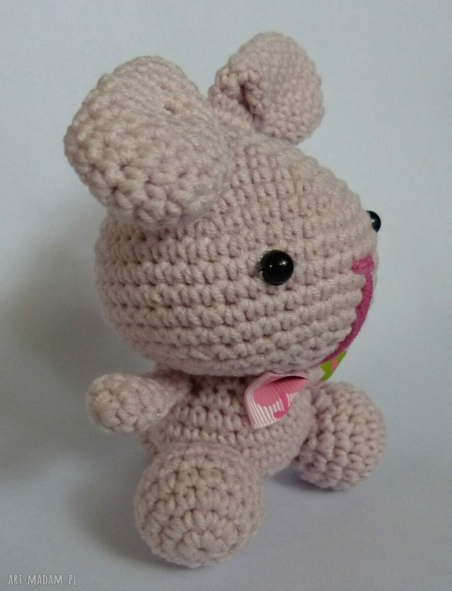 Króliczek Klapuś - maskotka amigurumi szydełkowana