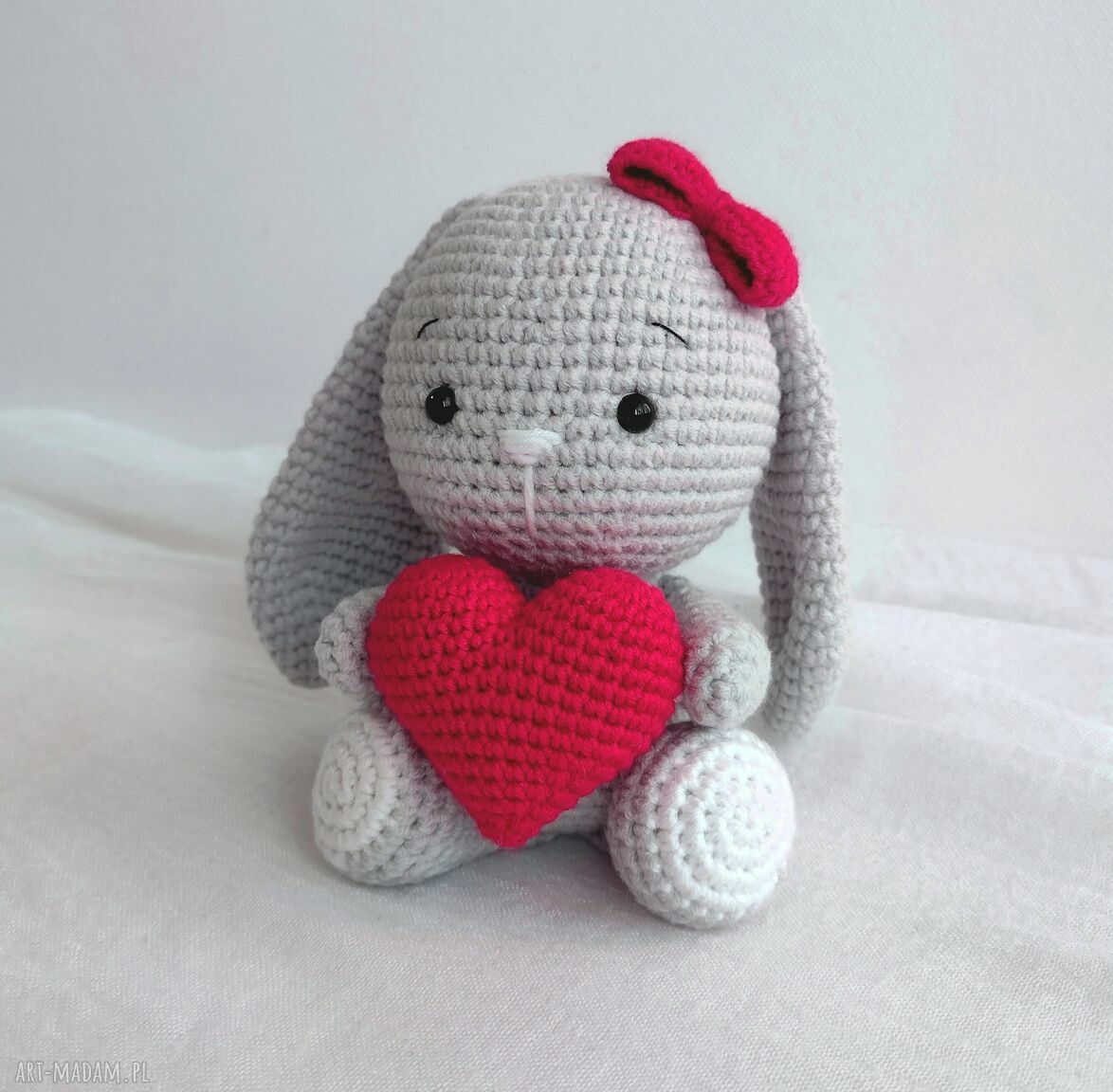 Króliczek z czerwonym serduszkiem - walentynkowy prezent handmade dla niej