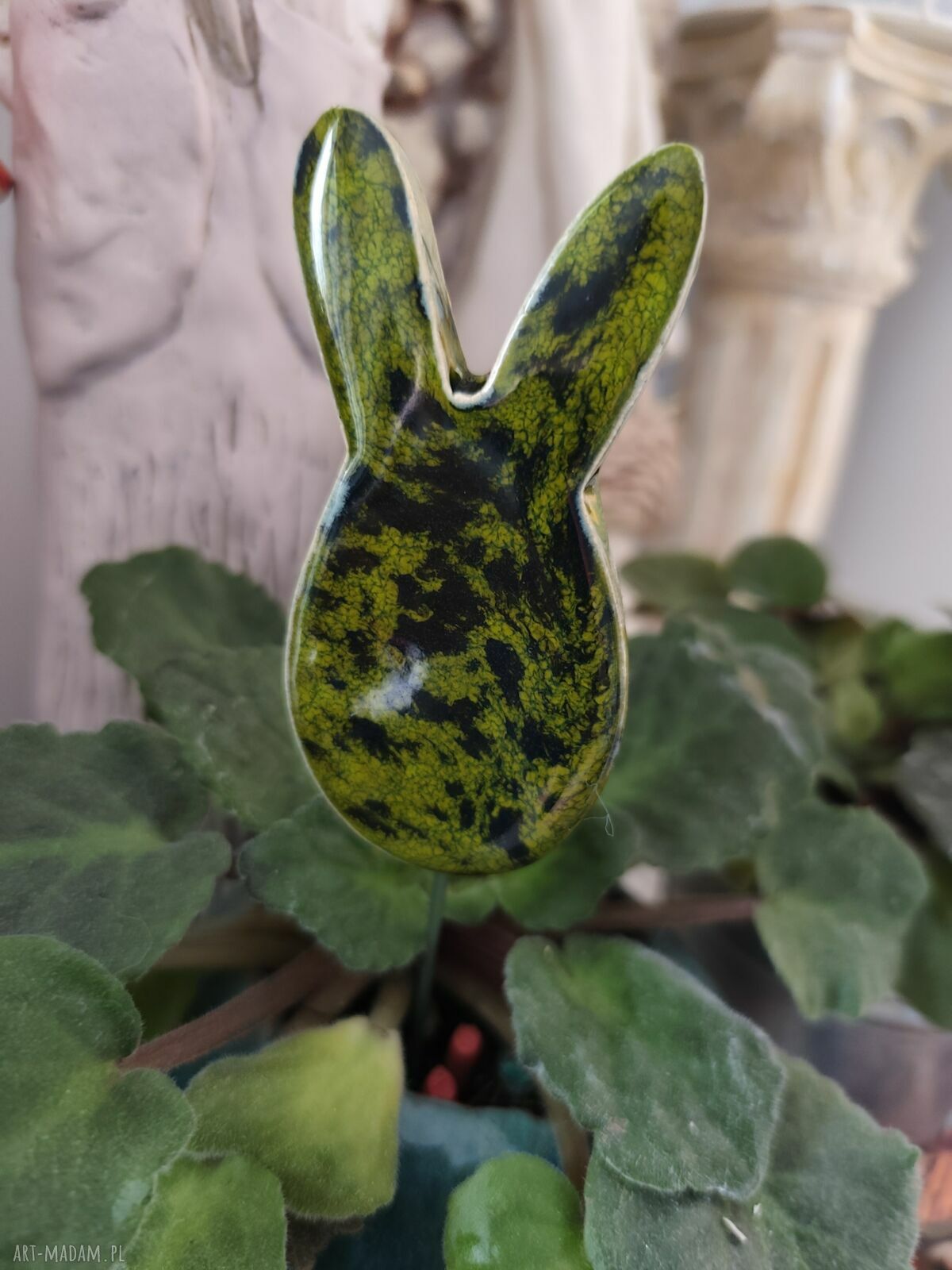 Królik ceramiczny na druciku do doniczki - uroczy dodatek do Twojego domu