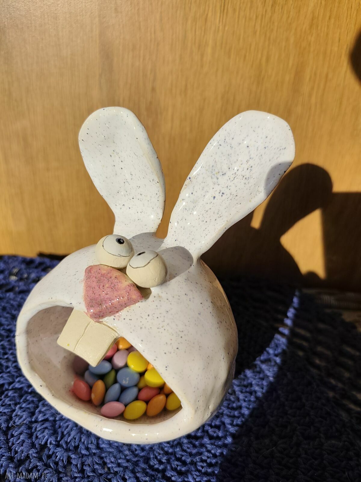 Królik miseczka ceramiczna na Wielkanoc - słodkie jajeczka i cukierki