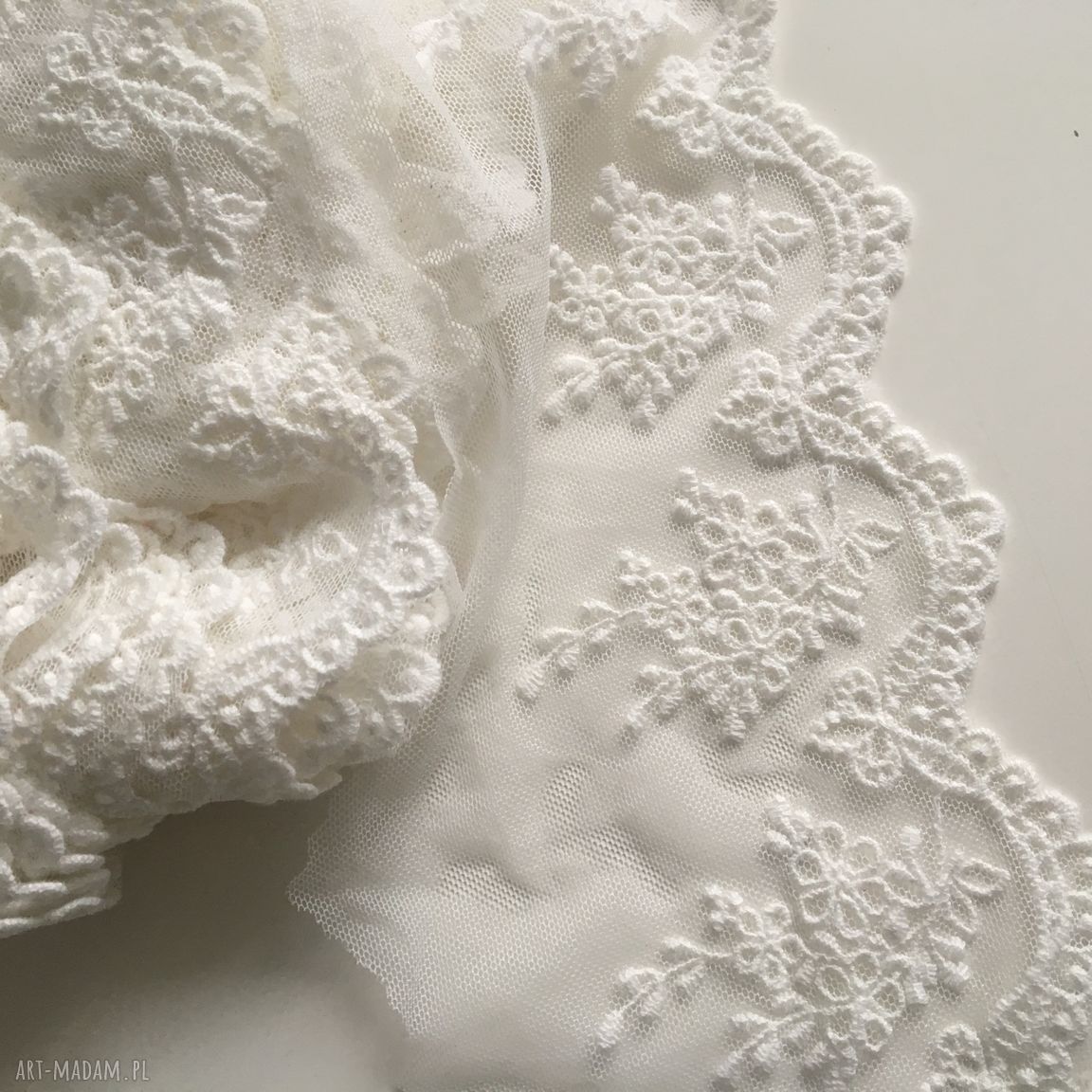 Królisia Nela - duży szydełkowy króliczek z koronkową sukienką (ok. 35 cm)