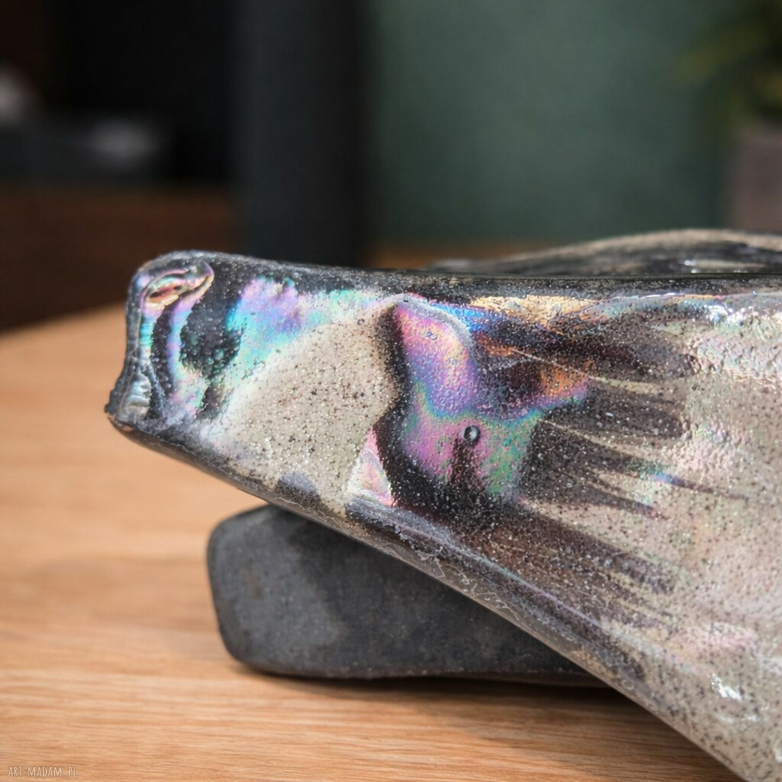 Lampa ceramiczna BREAD OR DEAD - gołąb z kromką chleba Monifaktura do Twojego wnętrza