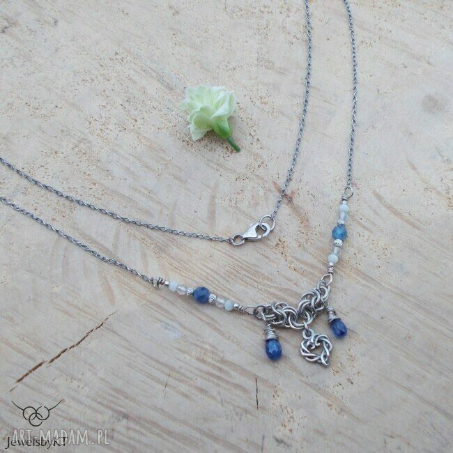 Kropelki kianitu z sercem - delikatny naszyjnik handmade