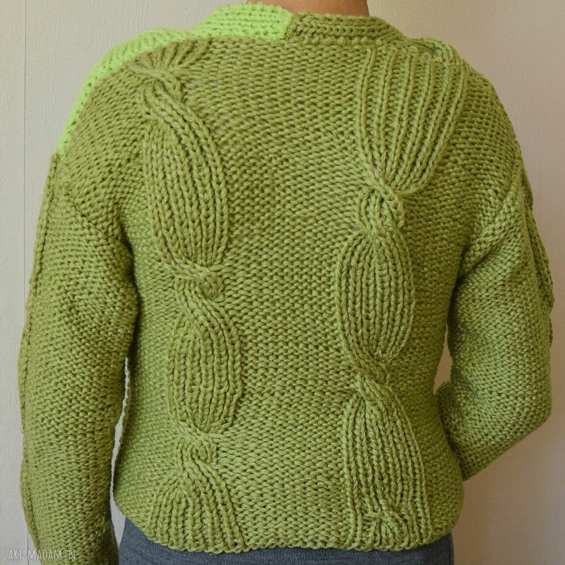 Krótki kardigan sweter rozpinany handmade na drutach - zielony z guzikami