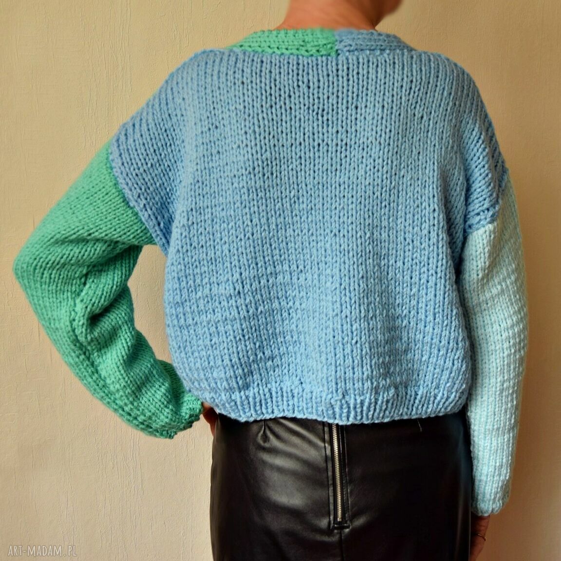 Krótki kardigan oversize rozpinany handmade - błękit i pastelowa zieleń z miodowymi guzikami