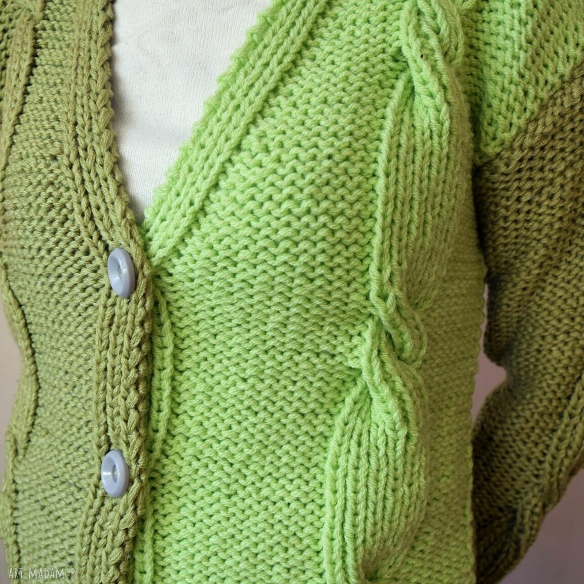Krótki kardigan sweter rozpinany handmade na drutach - zielony z guzikami