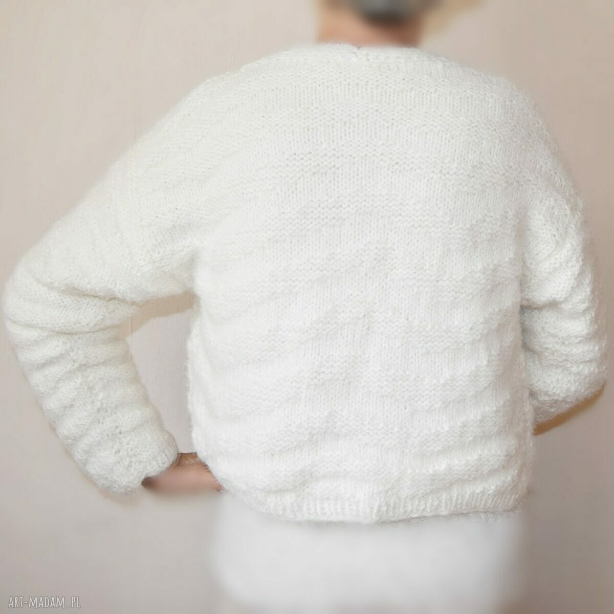 Krótki kardigan sweter rozpinany handmade na guziki - złamana biel