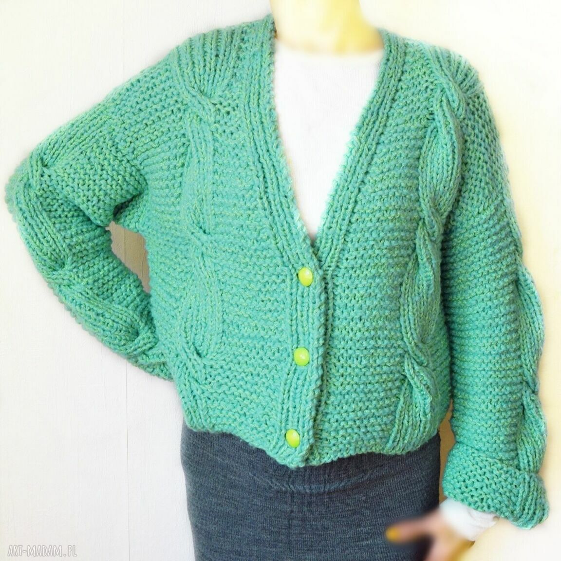 Krótki kardigan sweter rozpinany handmade na drutach w zielonym melanżu