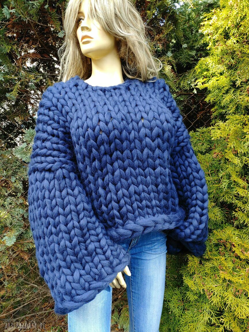 Krótki sweter oversize z wełny merino - giant knitting, grube sploty