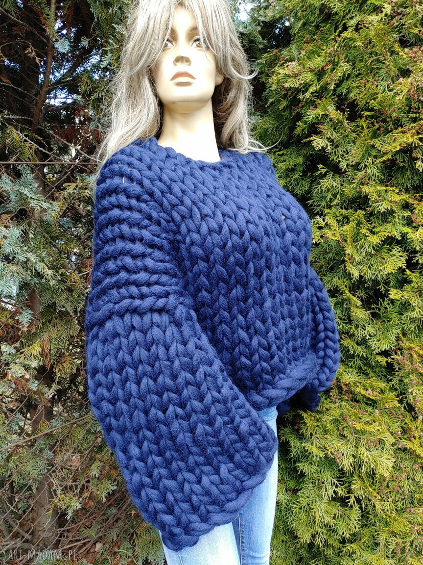 Krótki sweter oversize z wełny merino - giant knitting, grube sploty