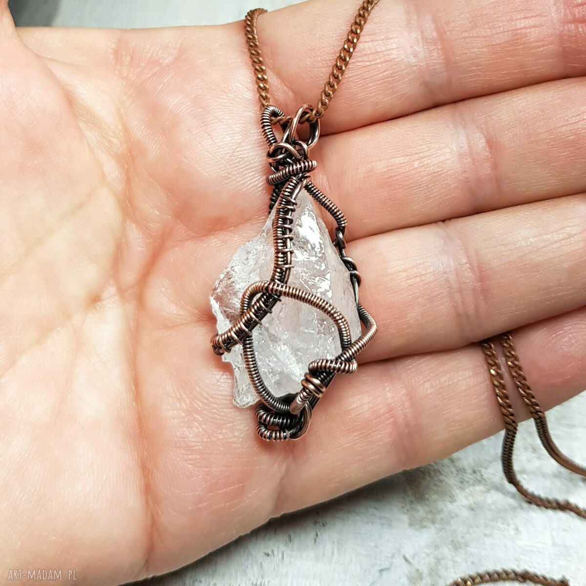 Wisiorek z kryształem górskim wire wrapping - miedź oksydowana