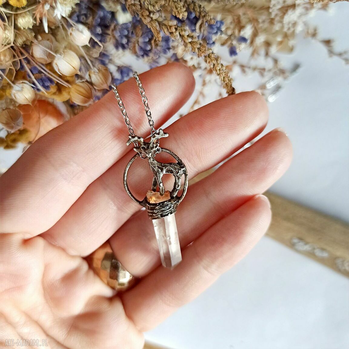 Kryształ górski z jeleniem - naszyjnik handmade na stal chirurgiczną