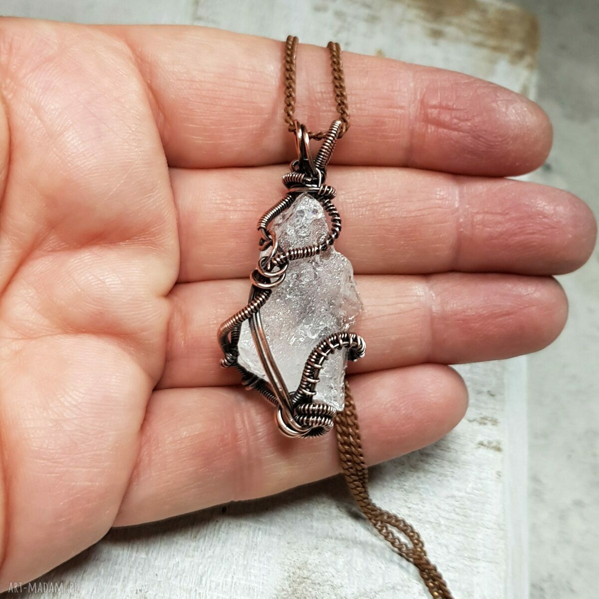 Wisiorek z kryształem górskim wire wrapping - miedź oksydowana