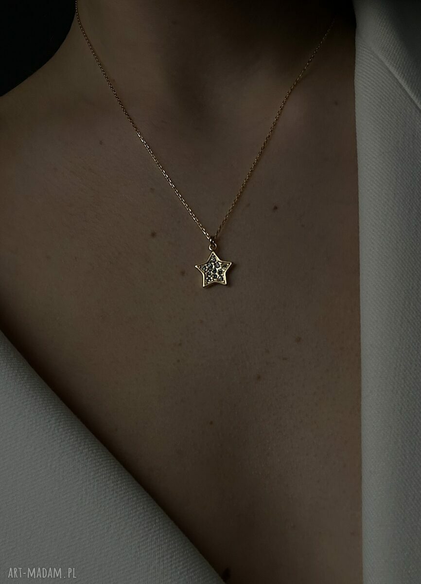naszyjniki: Złoty naszyjnik z gwiazdką wysadzaną SWAROVSKI® CRYSTAL hand made