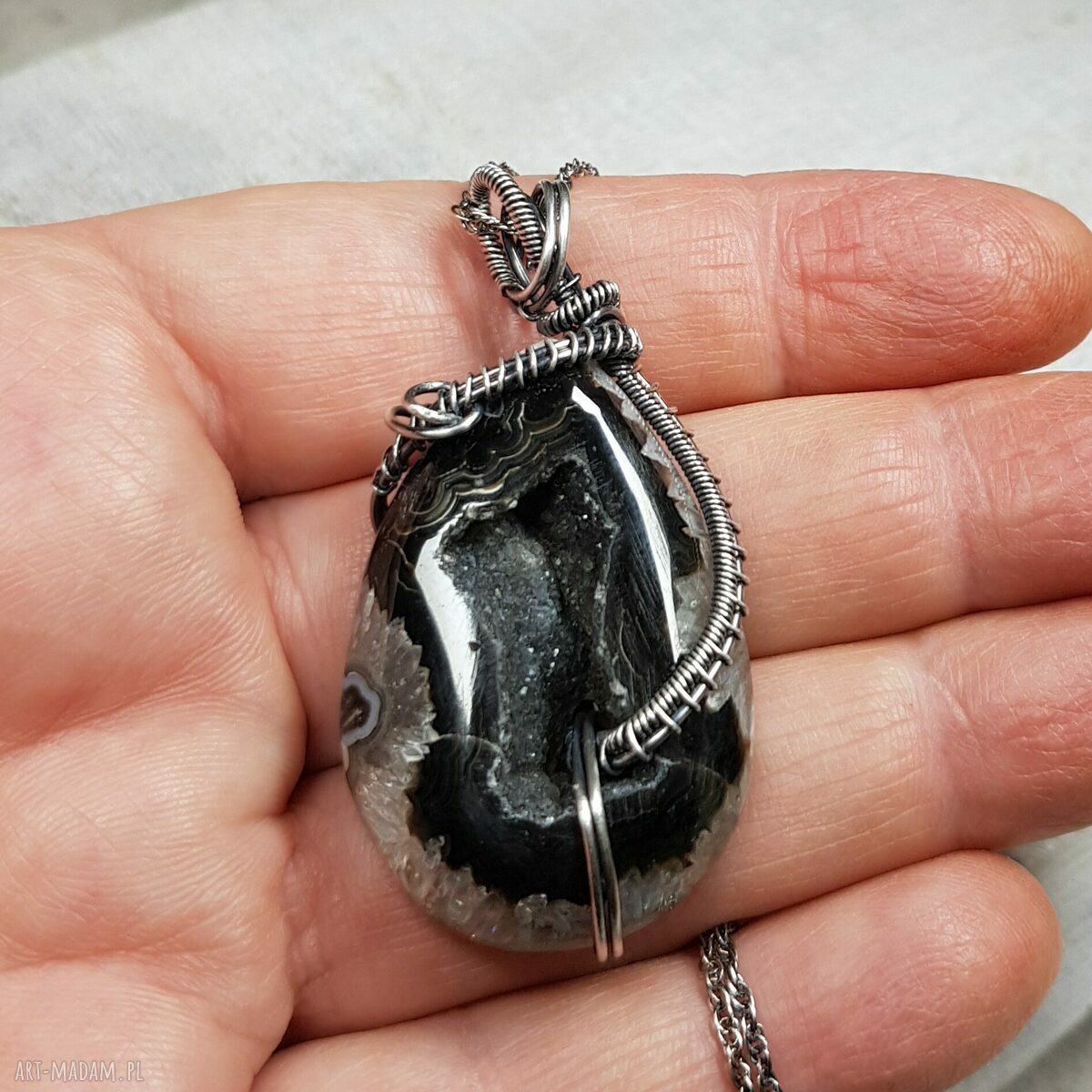 Kryształowa druza agatu - srebrny wisiorek z labradorytem (wire-wrapping)