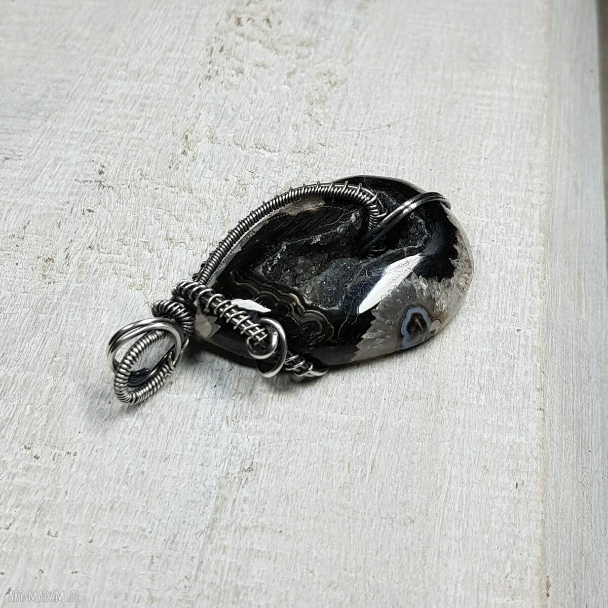 Kryształowa druza agatu - srebrny wisiorek z labradorytem (wire-wrapping)