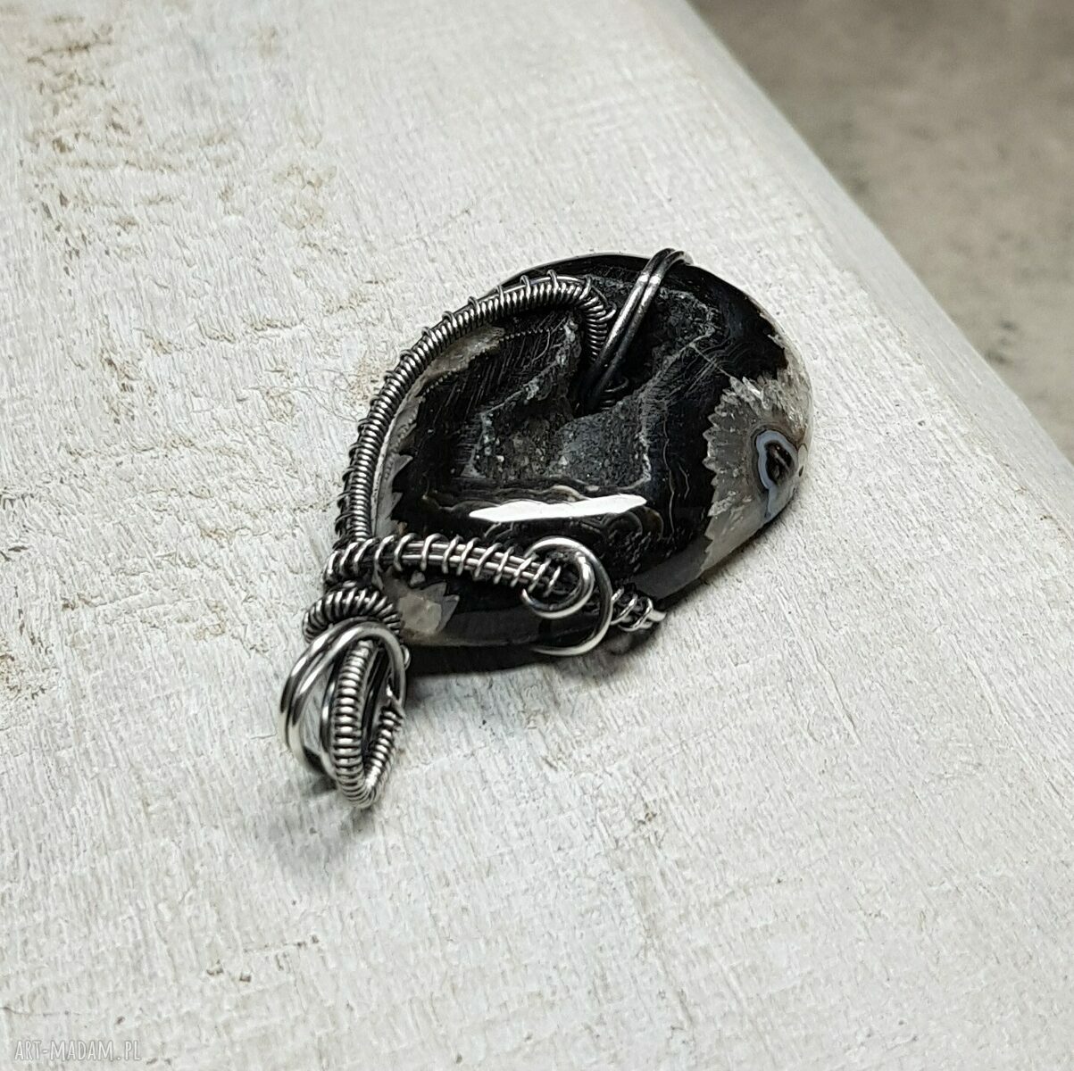 Kryształowa druza agatu - srebrny wisiorek z labradorytem (wire-wrapping)