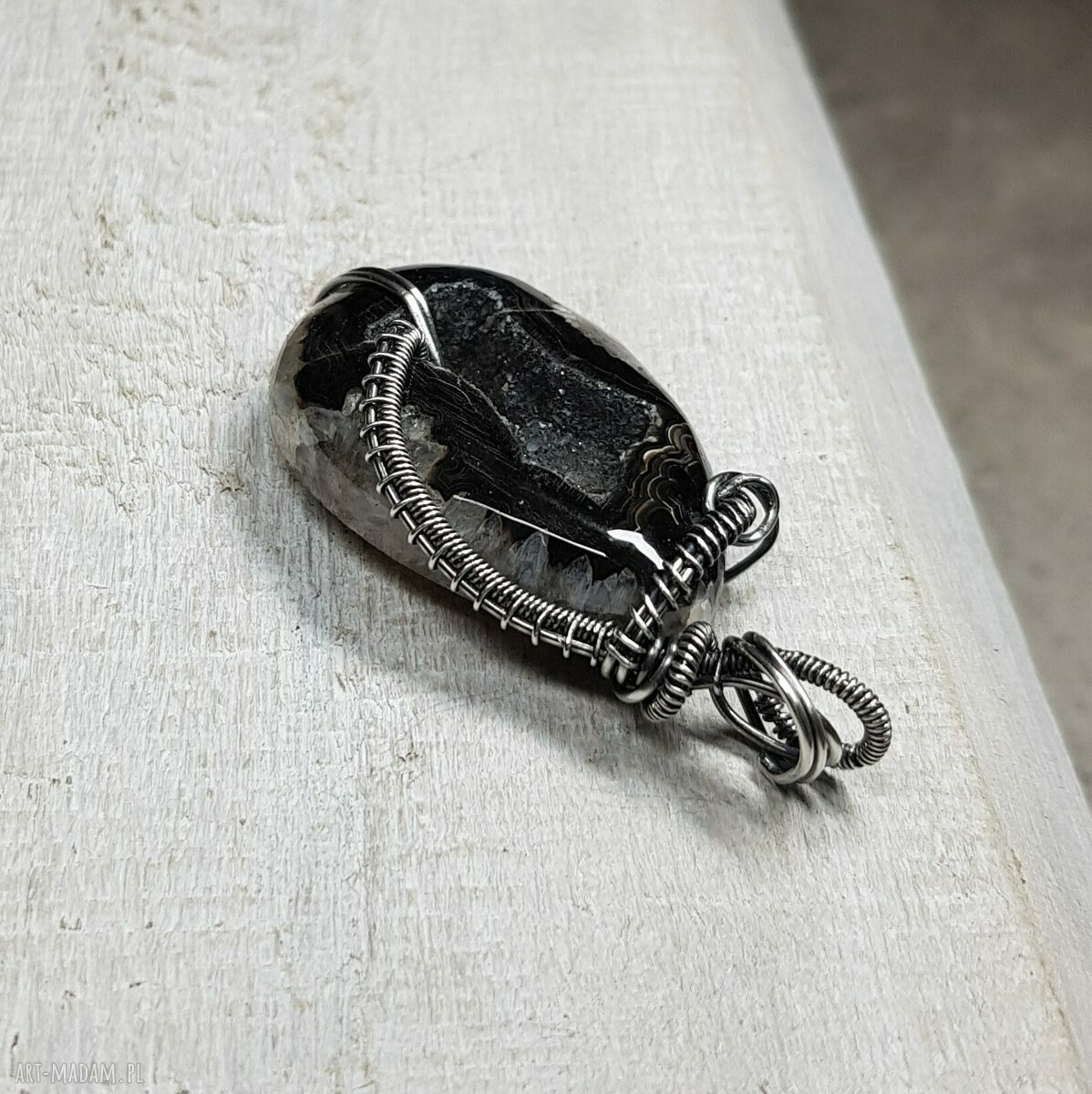 Kryształowa druza agatu - srebrny wisiorek z labradorytem (wire-wrapping)