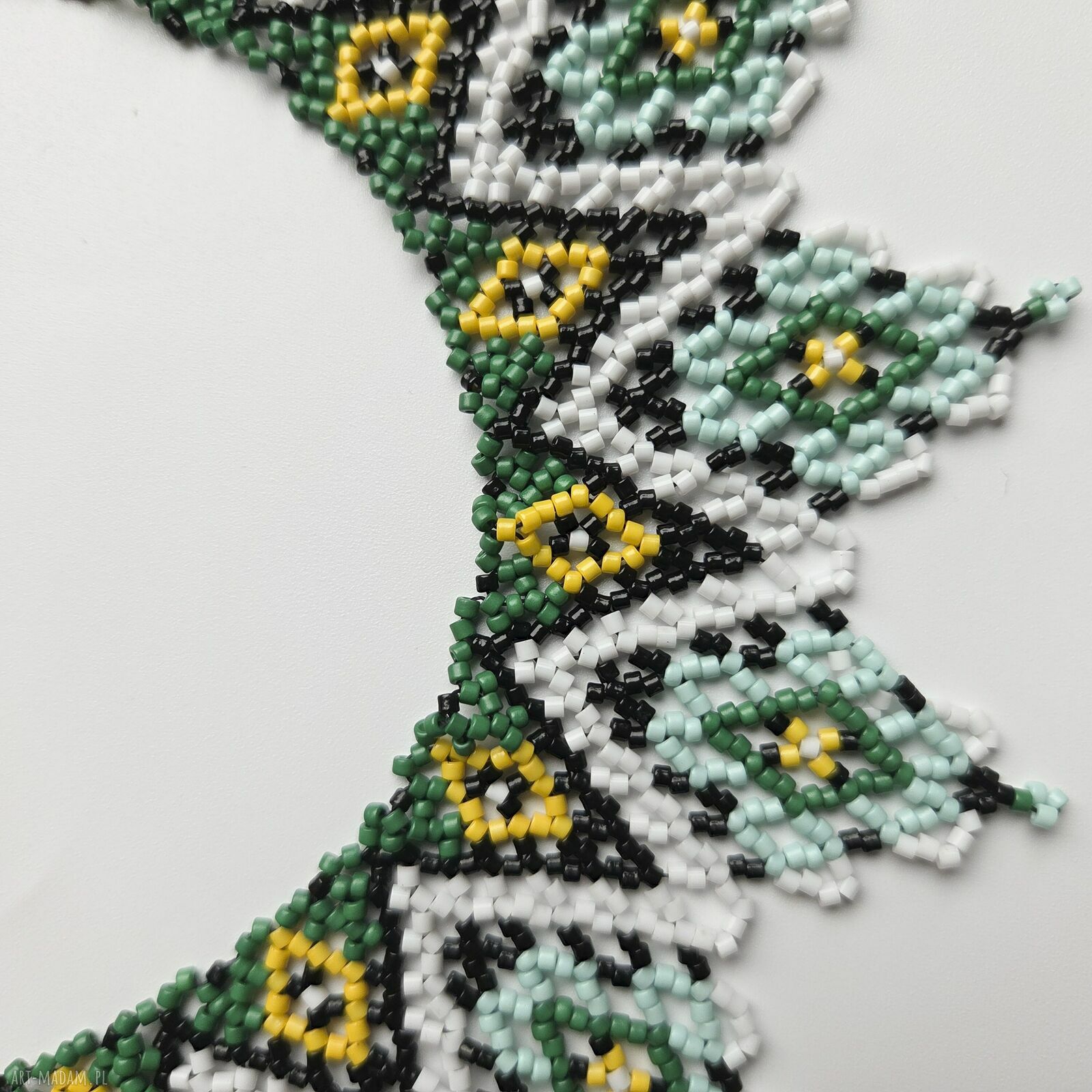 Naszyjnik krywulka „Wiosna” z koralików - choker w odcieniach zieleni