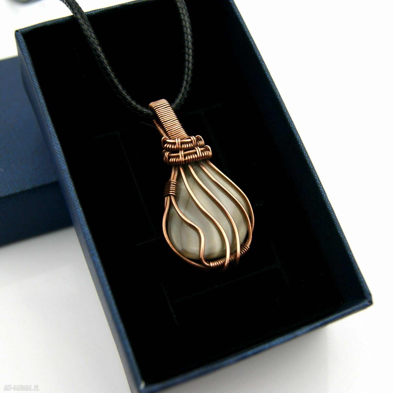 Krzemień pasiasty - wisiorek wire wrapping w miedzianej, oksydowanej oprawie