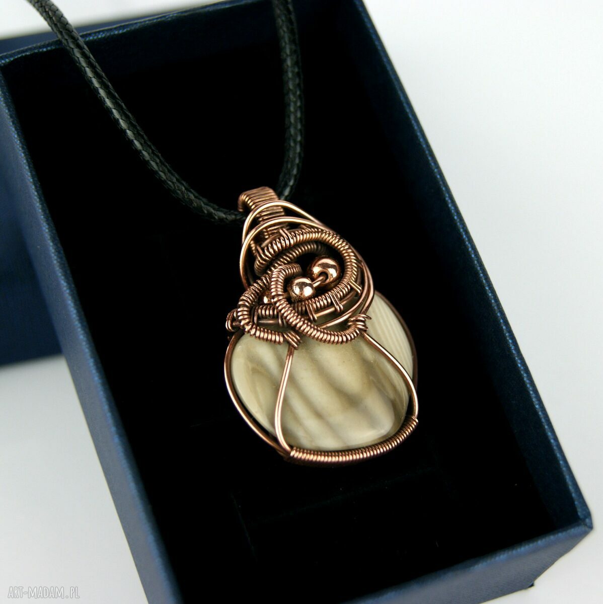 Krzemień pasiasty wisiorek wire wrapping - ręcznie robiona biżuteria z kamieniem naturalnym
