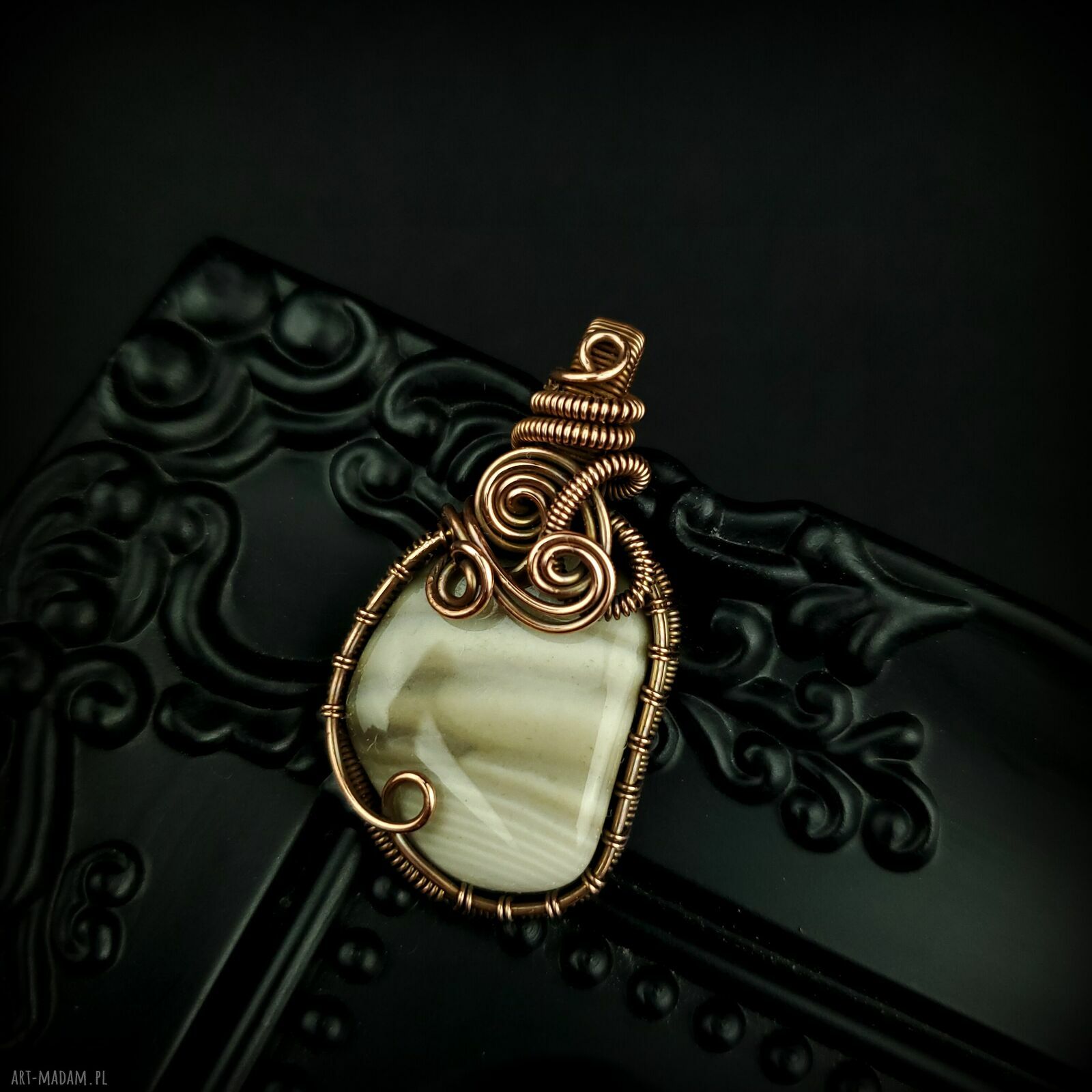 Krzemień pasiasty wisiorek wire wrapping - oksydowana miedź