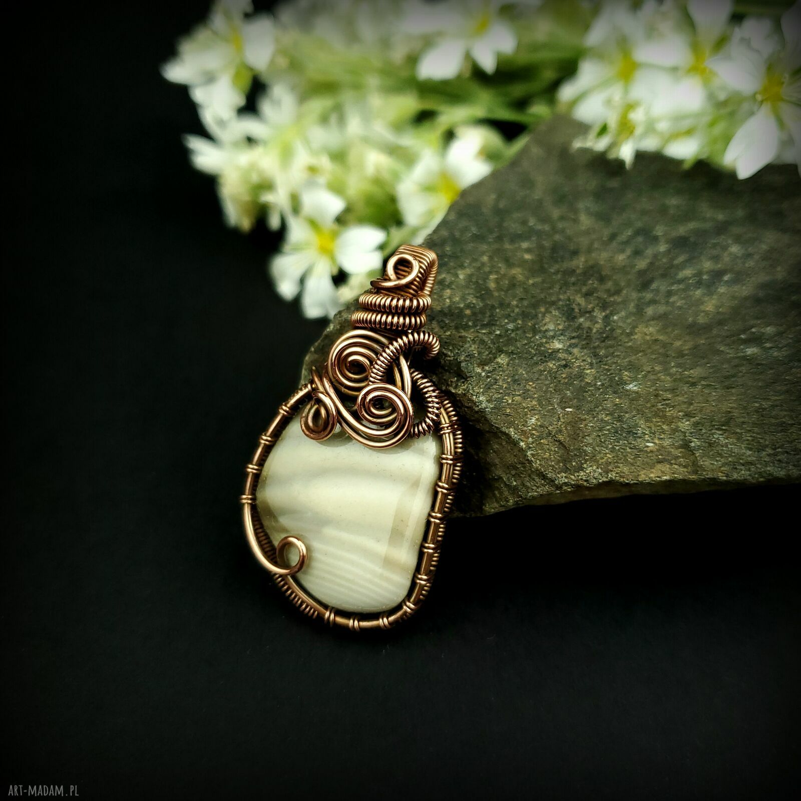 Krzemień pasiasty wisiorek wire wrapping - oksydowana miedź