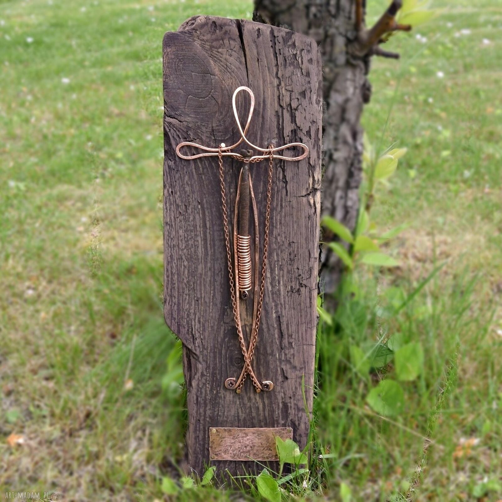 Krzyż z miedzi na starej desce - dekoracja handmade gotowa do zawieszenia