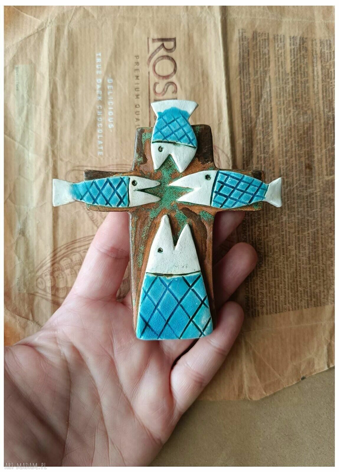 Krzyż z motywem ryb - ceramika handmade