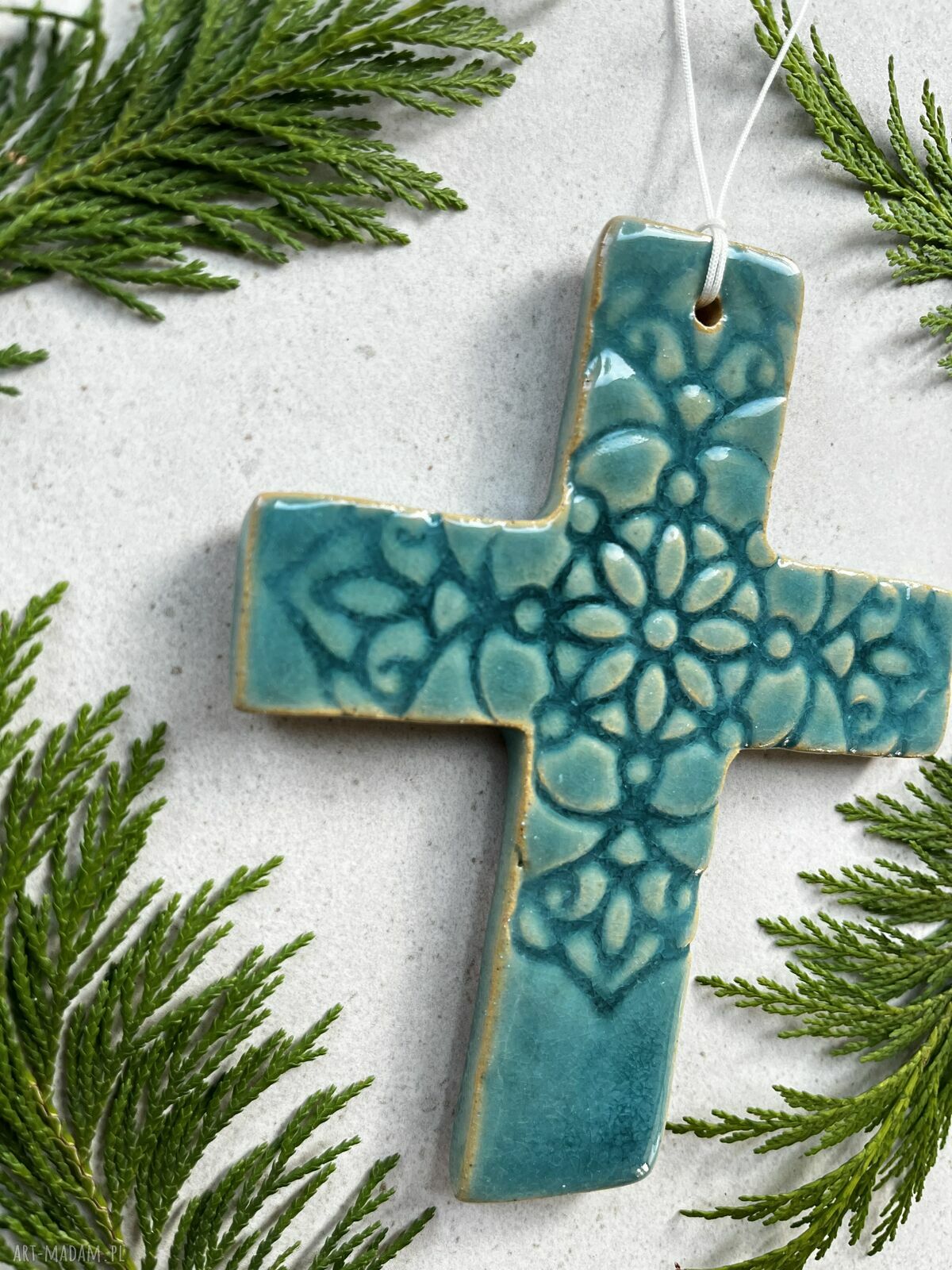Krzyżyk ceramiczny w turkusie - ręcznie wykonana dekoracja na ścianę